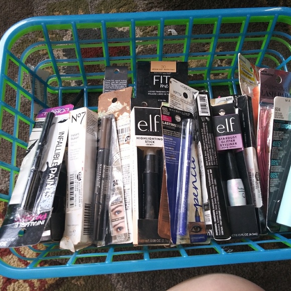 Makeup - Picture 2 of 7